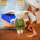 Hase "Kindergartenkind" mit Rucksack und Anzug in oliv