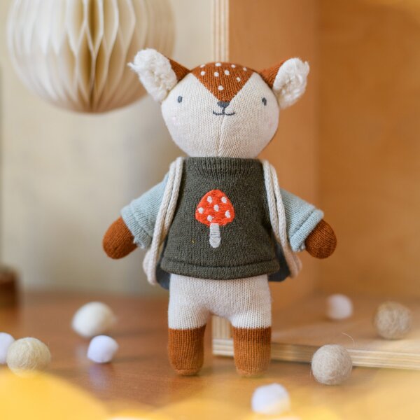 Weihnachts-Reh mit Pilz-Pulli und Rucksack blau