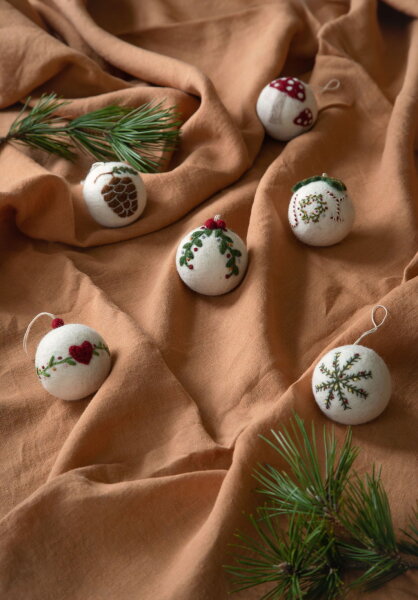 Filz Christbaumkugel weiß Herz Girlande