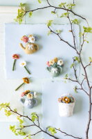 Filz blaue Gieskanne mit Blumen